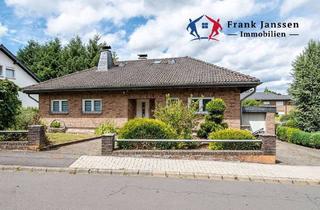 Haus kaufen in 53539 Kelberg, Kelberg - Bungalow mit Garage & Garten in Kelberg - Pellet-Zentralheizung (2017) - drei Schlafzimmer & Keller