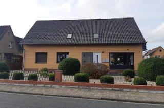 Mehrfamilienhaus kaufen in 29525 Uelzen, Uelzen - Freistehendes Mehrfamilienhaus - mit großem Garten und 2 Garagen