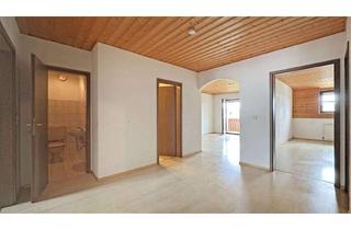 Wohnung kaufen in 92318 Neumarkt, 3 Zimmer Dachgeschosswohnung mit großem Potenzial und TG Stellplatz