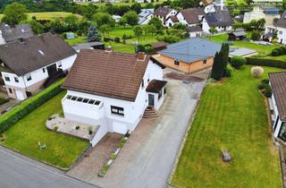 Einfamilienhaus kaufen in 53577 Neustadt, Saniertes Einfamilienhaus inkl. zwei Garagen und schönem Ausblick sucht neue Eigentümer
