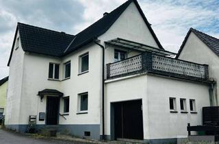 Anlageobjekt in 51399 Burscheid, Ensemble aus Dreifamilienhaus + Zweifamilienhaus + 6 Garagen