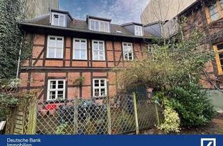 Anlageobjekt in 19055 Schelfstadt, Eigennutz und Kapitalanlage - Mehrfamilienhaus mit 3 Wohnungen