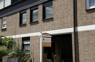Reihenhaus kaufen in Am Mönchgraben 116, 40597 Benrath, Großzügiges Reihenhaus mit sonnigem Garten in Benrath