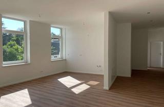 Wohnung mieten in Poststraße, 08233 Treuen, Moderne 3-Raum Wohnung mit Aufzug, Balkon und FB-Heizung - 2023 saniert