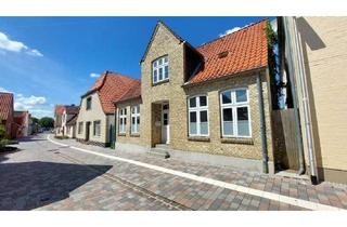 Einfamilienhaus kaufen in 25746 Heide, Charmantes Einfamilienhaus mit großem Garten und historischem Flair in zentraler Stadtlage