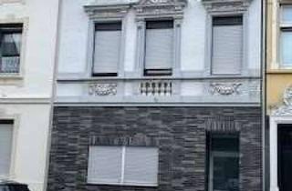 Mehrfamilienhaus kaufen in 41065 Lürrip, Attraktives Mehrfamilienhaus mit 3 Wohneinheiten, Garten und Garagen
