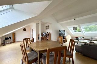 Wohnung kaufen in 77933 Lahr, Lichtdurchflutete 4-Zimmer-Dachgeschosswohnung in gepflegter Wohna
