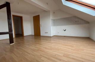 Wohnung mieten in Grundstr., 08412 Werdau, kleine 3-Zi.Dachgeschoss-Whg. ruhig, aber dennoch zentrumsnah