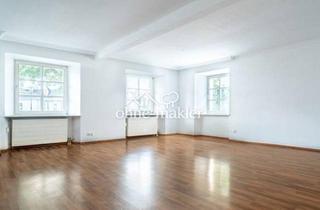 Wohnung kaufen in Schloßplatz, 93142 Maxhütte-Haidhof, Traumhafte, große 4-Zi.-Altbauwohnung im EG mit Fußbodenheizung - von privat