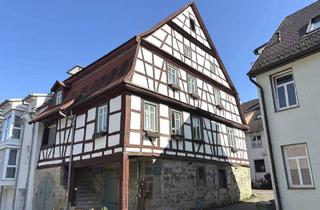 Haus kaufen in 70437 Stuttgart, Stuttgart - Historisches Fachwerkhaus, denkmalgeschützt, 2 vermietete Wohnungen, aus dem 16. & 18. Jhd.!