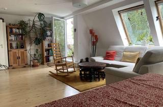 Wohnung kaufen in 12247 Lankwitz, Helle und ruhige 3-Zimmer Dachgeschoss-Wohnung mit Balkon + zwei PKW-Stellplätze in Berlin-Lankwitz
