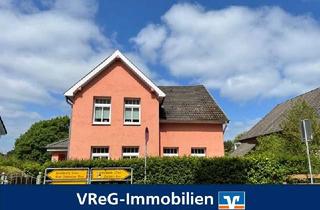 Einfamilienhaus kaufen in 23858 Reinfeld, Reinfeld Innenstadt: Einfamilienhaus mit angelegtem Gartenbereich und 3 Garagen (A3318)