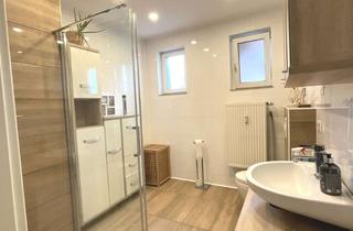 Haus kaufen in 34599 Neuental, Dreifamilienhaus mit großem Grundstück, Garagen, Halle und solider Mietrendite in Neuental