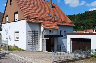 Mehrfamilienhaus kaufen in Spreuerbergstraße 27, 71297 Mönsheim, Preiswertes 8-Zimmer-Mehrfamilienhaus in Mönsheim
