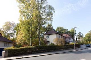 Villa kaufen in 91054 Burgberg, Villa am Burgberg mit zwei Wohneinheiten und Spitzboden – zeitloser Charme der 50er Jahre