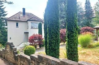 Einfamilienhaus kaufen in 70435 Stuttgart / Zuffenhausen, Stuttgart / Zuffenhausen - Idyllisches Wohnambiente mit Erweiterungspotential auf 961 qm großem Grundstück + 2 GARAGEN!