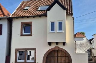 Wohnung mieten in 67489 Kirrweiler, Freundliche 2,5-Zimmer-Wohnung mit gehobener Innenausstattung mit Balkon und EBK in Kirrweiler