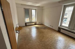 Wohnung mieten in 86150 Innenstadt, WG-geeignete 8-Zimmer Wohnung zur Selbstsanierung ist Top-Lage