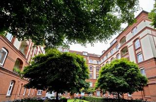 Wohnung kaufen in 22083 Barmbek-Süd, - Courtagefrei - Schöne & renovierte zwei Zimmer Altbauwohnung in Hamburg Barmbek-Süd