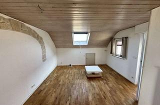 Wohnung kaufen in Fenchelstraße 18, 70619 Heumaden, Top Lage in Heumaden 2,5-Zimmer-Dachgeschosswohnung mit Balkon in Stuttgart