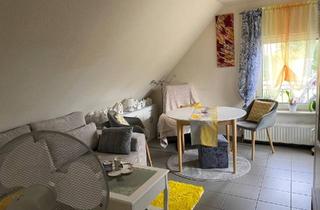 Wohnung mieten in Halterner Straße, 45770 Marl, 2 1/2 Zimmer mit Balkon und eigenem Eingang sowie Carport im 3 Familienhaus am Wald
