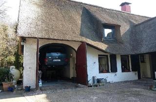 Haus kaufen in 23820 Pronstorf, Pronstorf - Reetdachanwesen, nahe der Lübecker Bucht zu verkaufen.