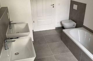 Wohnung mieten in Theaterstr. 12, 95028 Innenstadt, Hochwertige 4-Zimmer-Wohnung mit zwei Bädern und zwei Balkonen