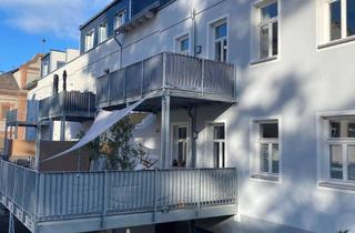 Wohnung mieten in Theaterstr. 12, 95028 Innenstadt, Hochwertige 4-Zimmer-Wohnung mit zwei Bädern und zwei Balkonen