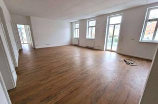 Wohnung mieten in Theaterstr. 12, 95028 Innenstadt, Hochwertige 4-Zimmer-Wohnung mit zwei Bädern und zwei Balkonen