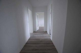 Wohnung mieten in Ziegelkampstraße 17, 31582 Nienburg, +++ Zum Einzug bereit! Renovierte 3-Raumwohnung mit Wanne und Balkon +++