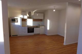 Wohnung mieten in Bergstraße 18, 71157 Hildrizhausen, Neusanierte DG-Wohnung mit großer Bühne – Ruhige Lage direkt am Feld