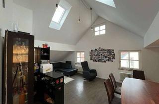 WG-Zimmer mieten in Weingasse, 93047 Innenstadt, Traumhaftes Dachgeschoss Zimmer in 3er WG direkt am Haidplatz