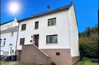 Haus kaufen in 66787 Wadgassen, Zweifamilienhaus mit viel Platz und Entwicklungspotenzial in Wadgassen-Hostenbach