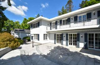 Villa kaufen in 61348 Bad Homburg, Einzigartige Villa mit Panoramablick, Poolhaus & großzügiger Architektur in Kurparknähe