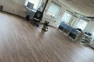 Gewerbeimmobilie mieten in Gartenstraße, 90587 Tuchenbach, Hell und geräumig drei Zimmer , in Tuchenbach Ausgestattet mit Tischen für Kunden und Mitarbeiter…..