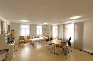 Büro zu mieten in 73230 Kirchheim, Heller Praxisraum in renommierter Praxis für Naturheilkunde in Toplage von Kirchheim zu vermieten