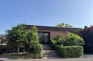 Haus kaufen in Postropsweg 23, 52134 Herzogenrath, *** WEDOW *** Freistehender Bungalow mit 2 WE, Büro in Hrath!