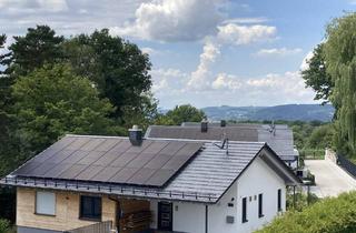 Haus kaufen in Erlenweg 15, 36381 Schlüchtern, Schlüchtern - Drei auf einen Streich ! Den Ausblick und die Ruhe erstmal Andere genießen lassen