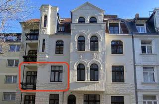 Wohnung kaufen in 50733 Köln, Köln - Stilvolle, sanierte Altbauwohnung mit zwei Balkonen, ruhige Lage