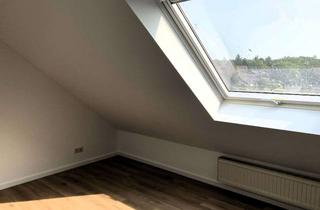 Wohnung mieten in Gewährhau, 52428 Jülich, Attraktive und gepflegte 2,5-Zimmer-Dachgeschosswohnung mit gehobener Innenausstattung in Jülich