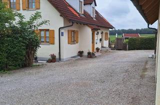 Wohnung mieten in 85777 Fahrenzhausen, Stilvolle 3-Raum-Dachgeschosswohnung in ruhiger Ortsrandlage mit unverbauter Freisicht
