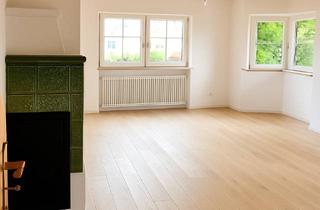 Wohnung mieten in 83278 Traunstein, Helle 2-Zimmer-Wohnung mit großem Balkon, exklusiver Einbauküche & Kachelofen – zentrale Lage