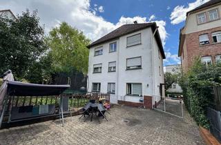 Mehrfamilienhaus kaufen in 70195 Botnang, Teilsaniertes Mehrfamilienhaus mit Garagen, Garten und Hoffläche