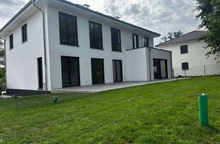 Villa kaufen in 14476 Groß Glienicke, 550qm 10-Raum-Villa mit luxuriöser Innenausstattung in Potsdam Groß Glienicke