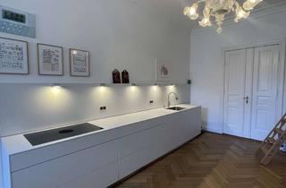Wohnung kaufen in Gethsemanestraße, 10437 Prenzlauer Berg, Stilvolle Stuckaltbauwohnung in bester Mikrolage mit Balkon und Kamin