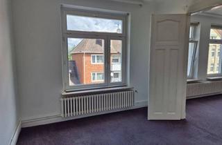 Wohnung mieten in 24534 Innenstadt, Preiswerte 2-Zimmer-Wohnung (Altbau) mit EBK in Neumünster