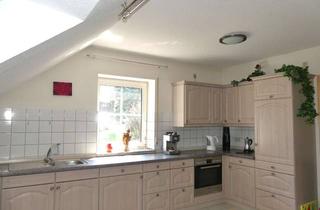 Wohnung mieten in 36088 Hünfeld, WOHNEN auf dem Land? DG-Wohnung mit Wanne, Dusche u. EBK in ruhiger Ortsrandlage