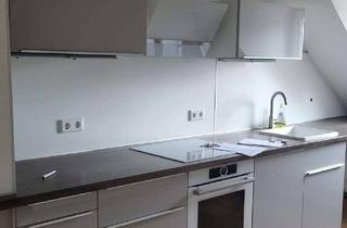 Wohnung mieten in Wahler Str., 40472 Rath, Stilvolle 3-Raum-Dachgeschosswohnung mit Balkon und EBK in Düsseldorf