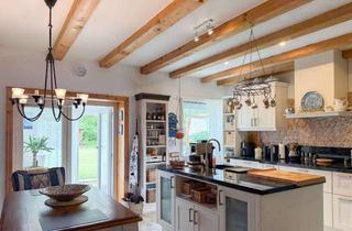 Haus kaufen in 25879 Süderstapel, Charmantes Landhaus mit drei Wohneinheiten im Herzen von Stapel