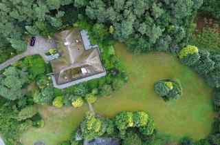Villa kaufen in 26169 Friesoythe, Exklusive, wunderschöne Reetdachvilla mit toller Parkanlage in Markhausen, Friesoythe zu verkaufen